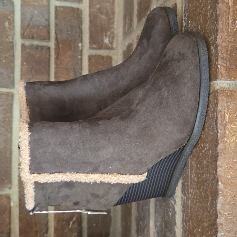 Wonderly Joni Booties Brown Suede Womens Size 8.5‎ NWT